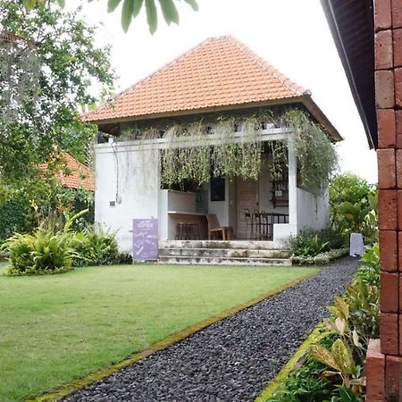 Louto Dmell Guesthouse Sanur Екстериор снимка