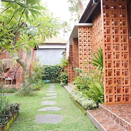 Louto Dmell Guesthouse Sanur Екстериор снимка