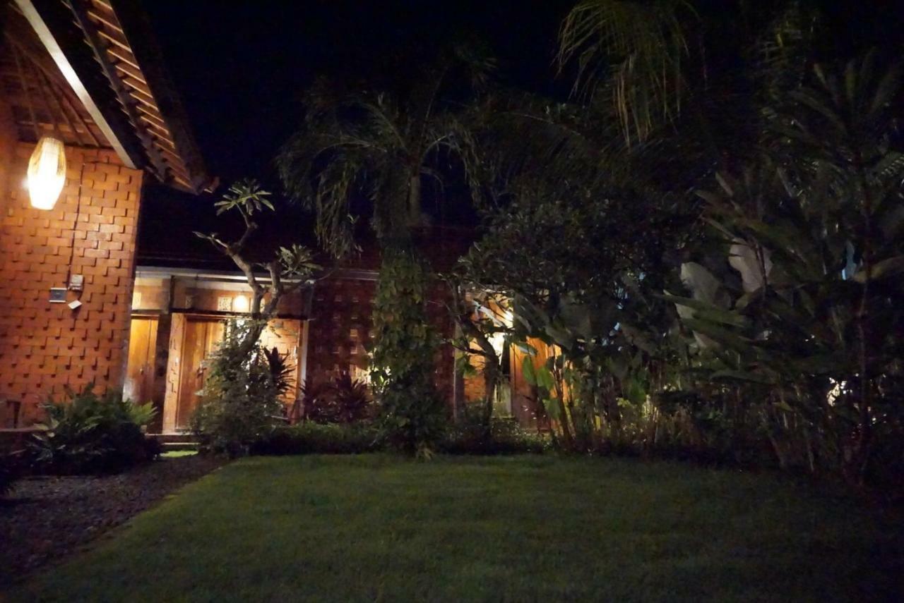 Louto Dmell Guesthouse Sanur Екстериор снимка